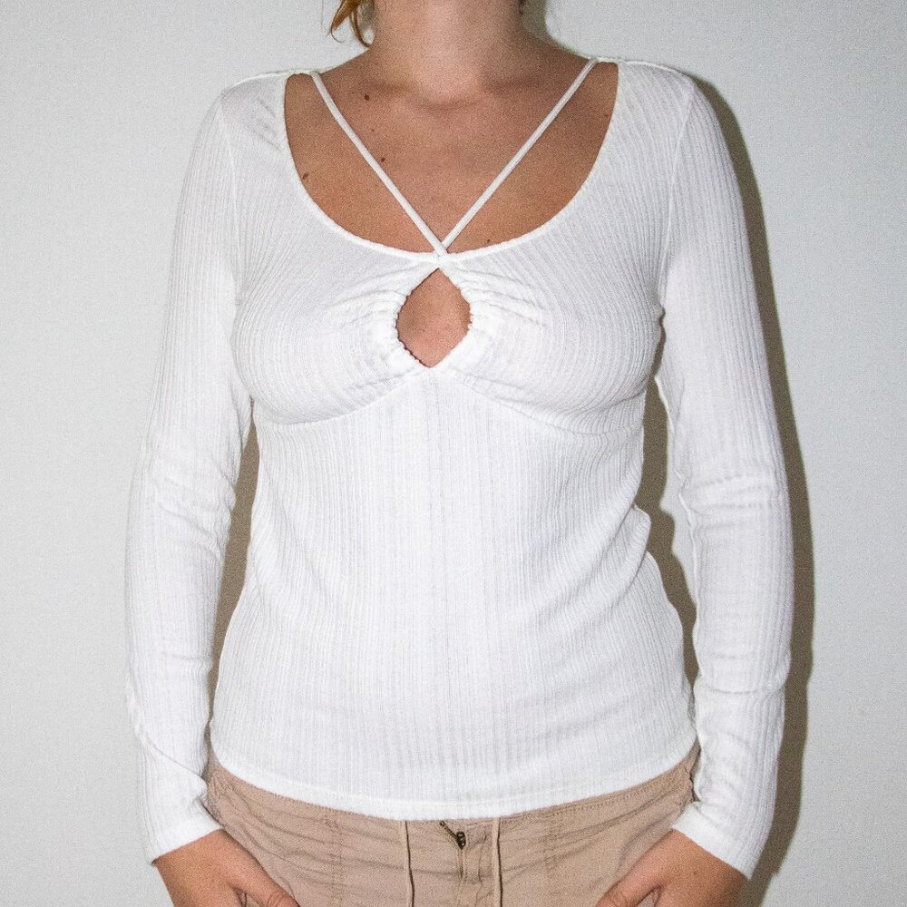 h&m white ribbed long sleeve top with front cutout detail